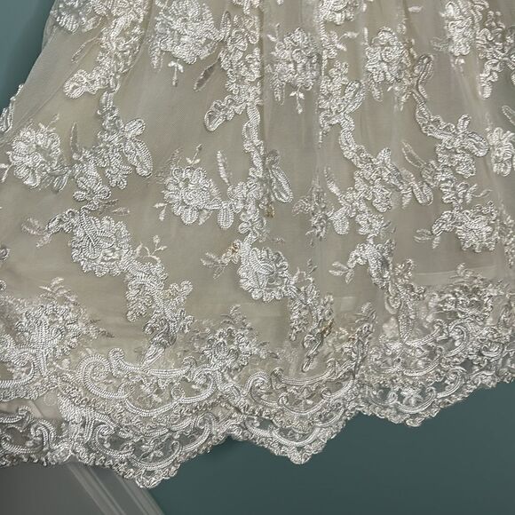 ALICE+OLIVIA Rora Lace Overlay Pouf Mini Cocktail dress in Ivory - Picture 4 of 12